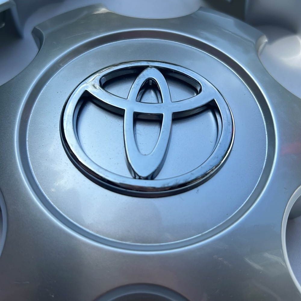 Toyota alloy wheel center total 3, can separate - Picture 3 of 7